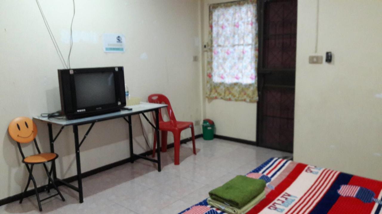 The Nine House Hostel Bangkok Exterior photo